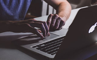 豪赌3人！卡塞米罗离队，曼联中场换血能否逆袭？